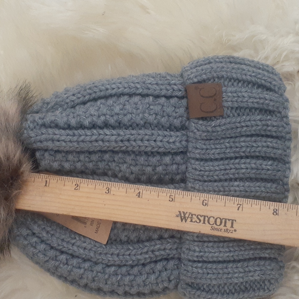 NEW TAN GRAY chunky knit acrylic Faux FUR  pompom beanie hat - Picture 2 of 4
